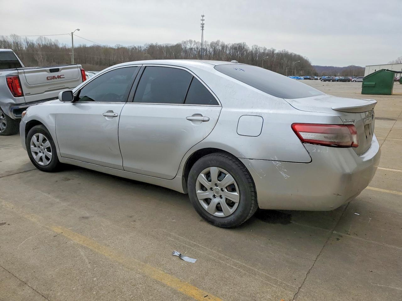 2010 Toyota Camry Le - Image 2
