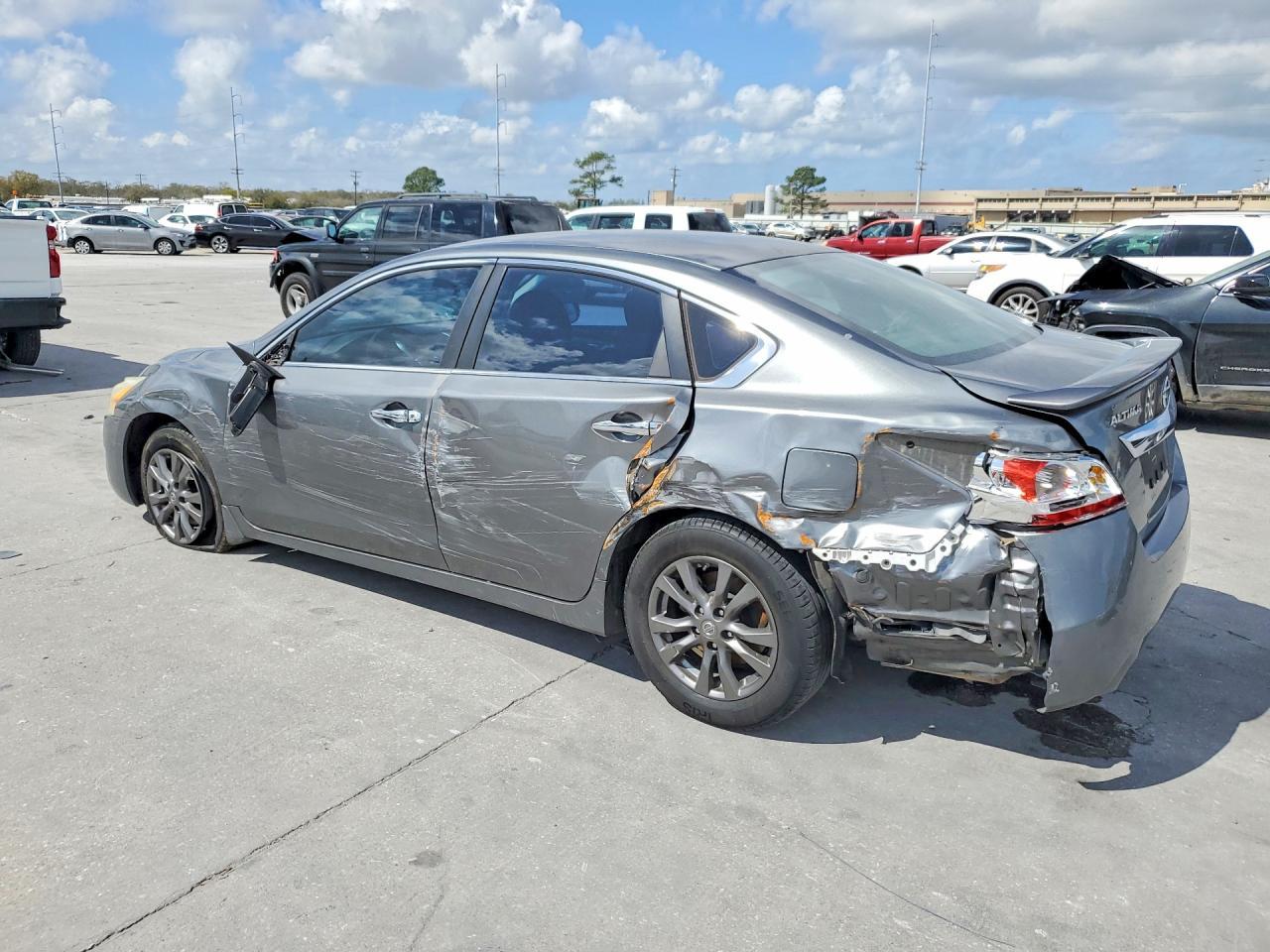 2015 Niss Altima 2.5 S - Image 2