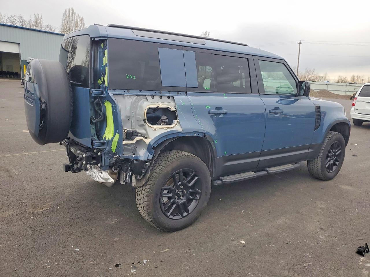 2025 Land Rover Defender 110 S - Фото 3