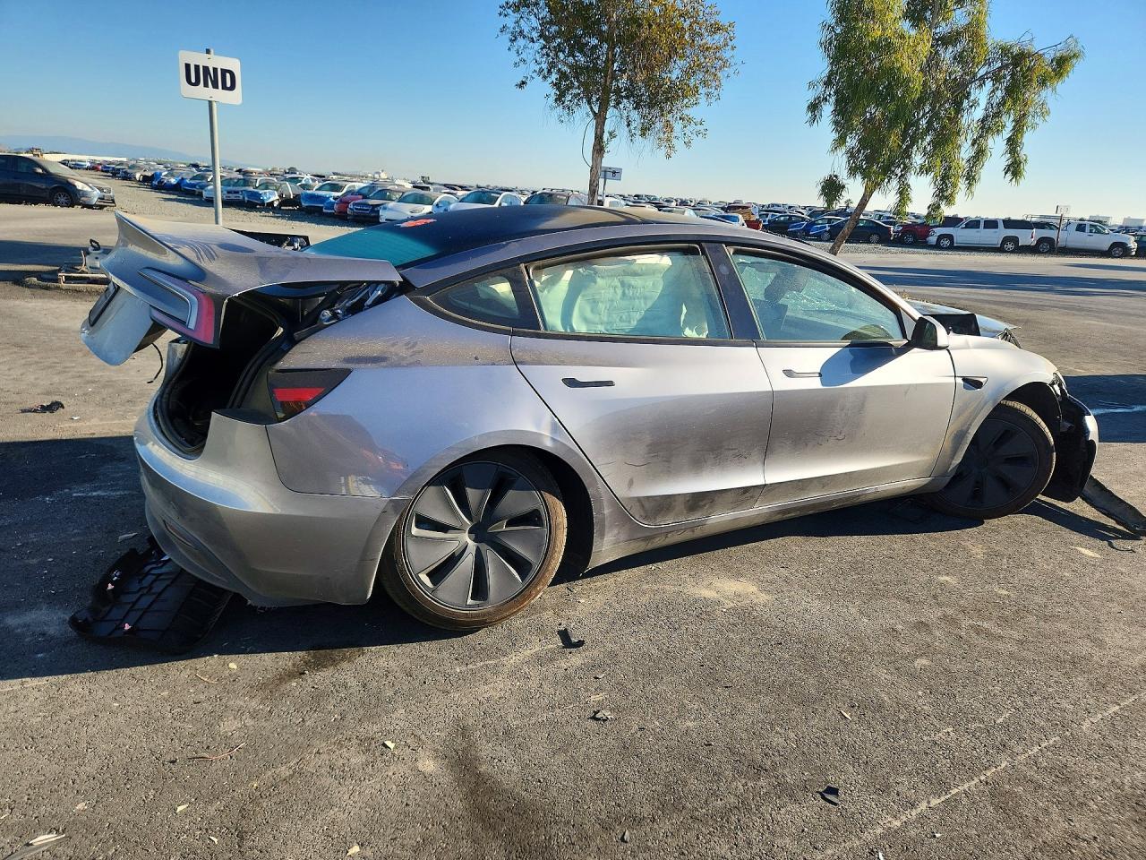 2025 Tesla Model 3 - Image 3