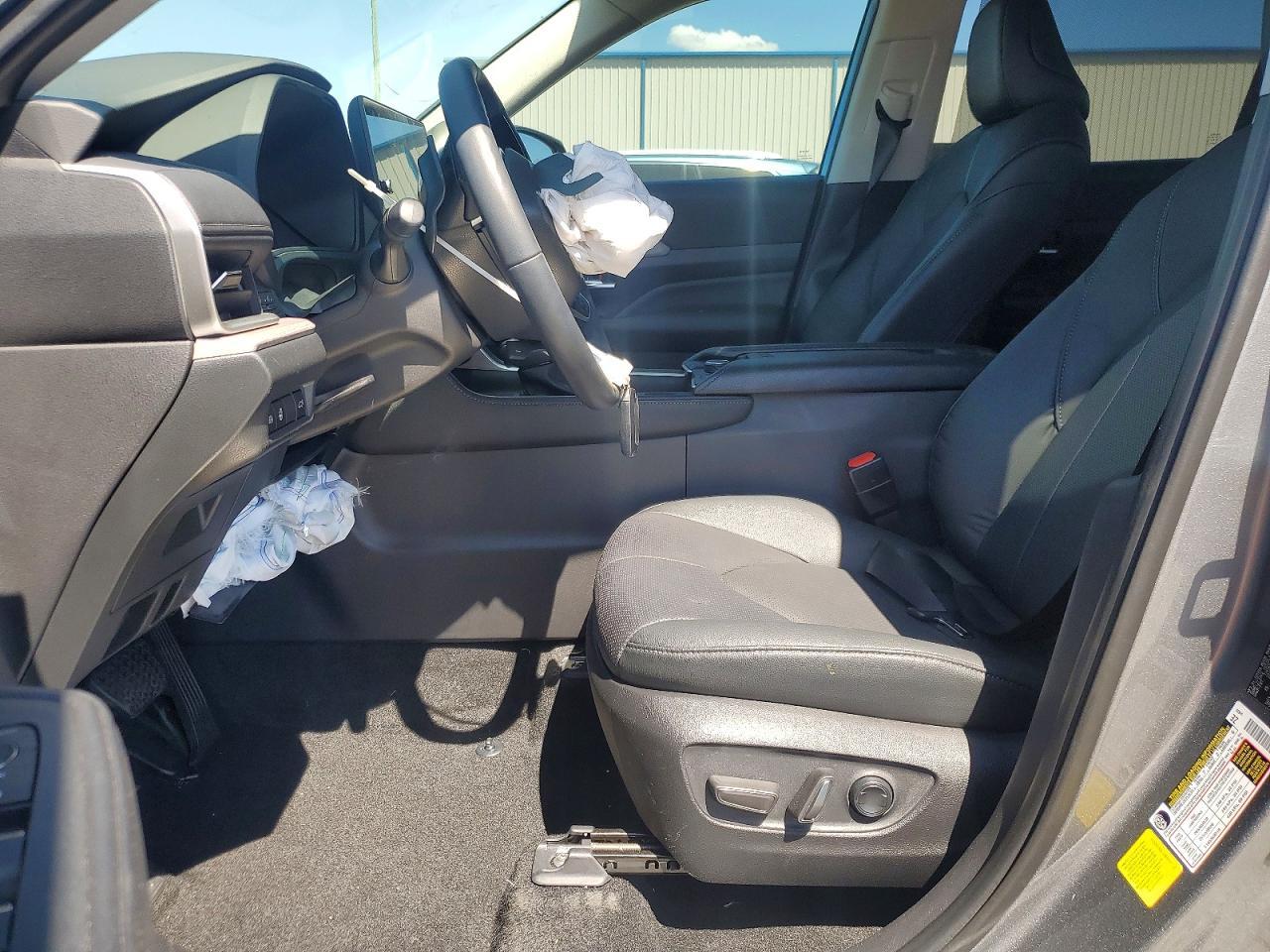 2025 Toyota Grand Highlander Platinum - Image 7
