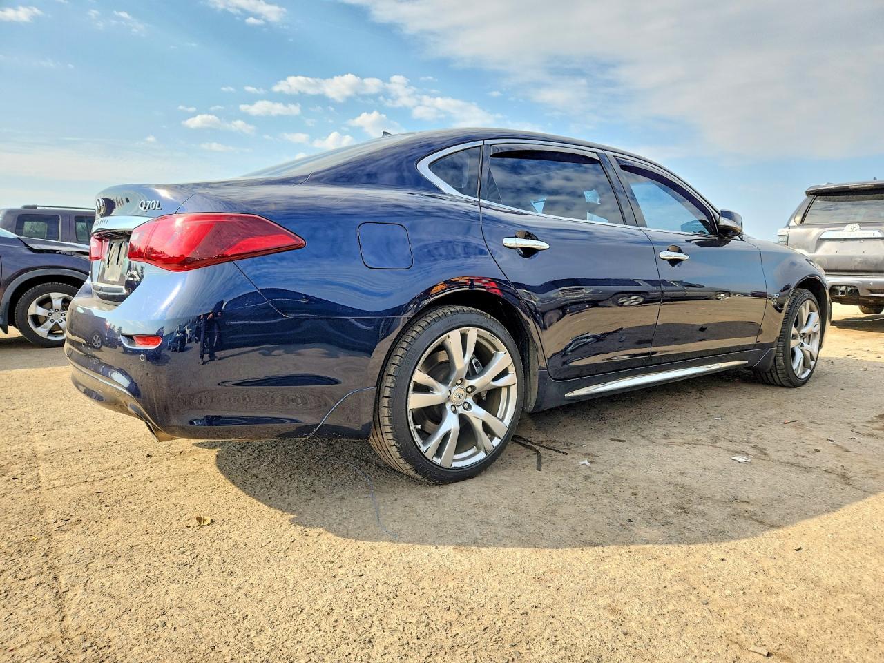 2016 Infiniti Q70L 3.7 - Image 3