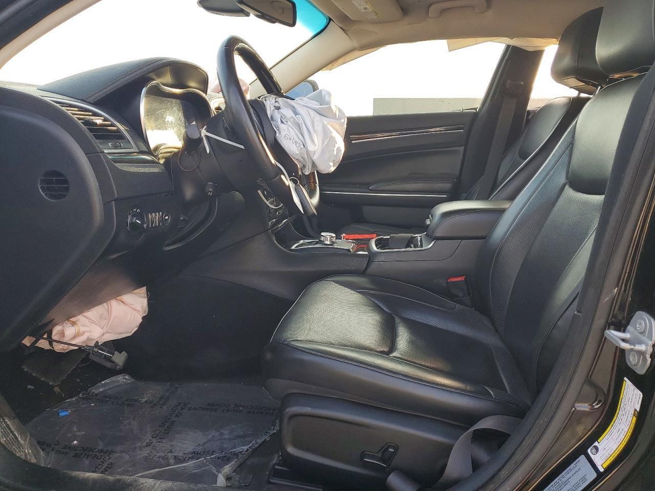 2017 Chrysler 300C - Image 7
