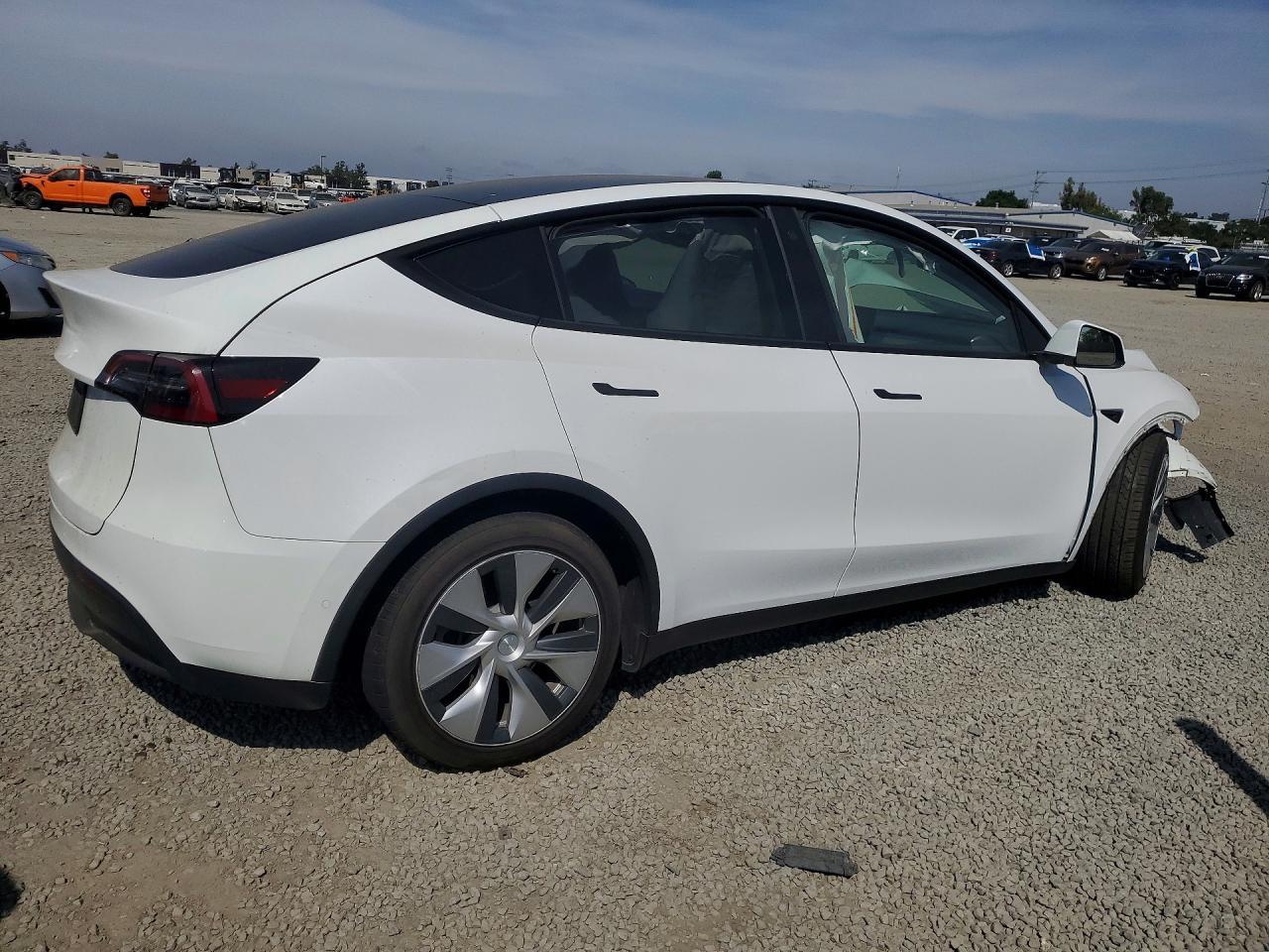 2022 Tesla Model Y - Image 3