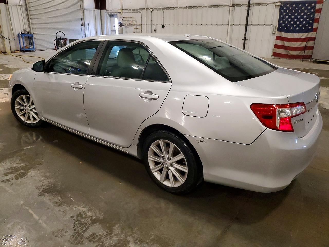 2014 Toyota Camry Xle V6 - Фото 2