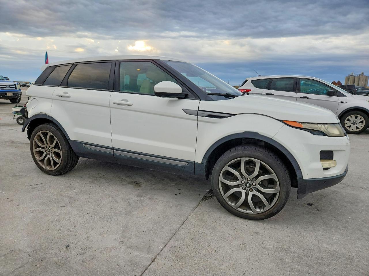 2015 Land Rover Range Rover Evoque Pure Premium - Image 4