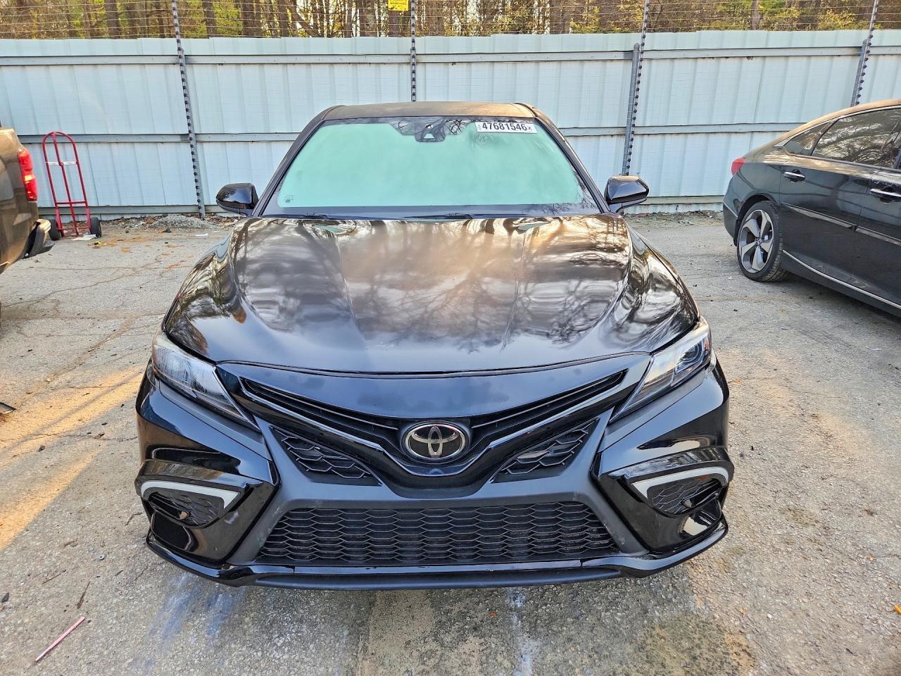 2022 Toyota Camry Se - Фото 5