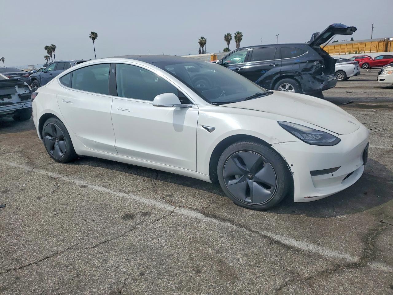 2020 Tesla Model 3 - Фото 4