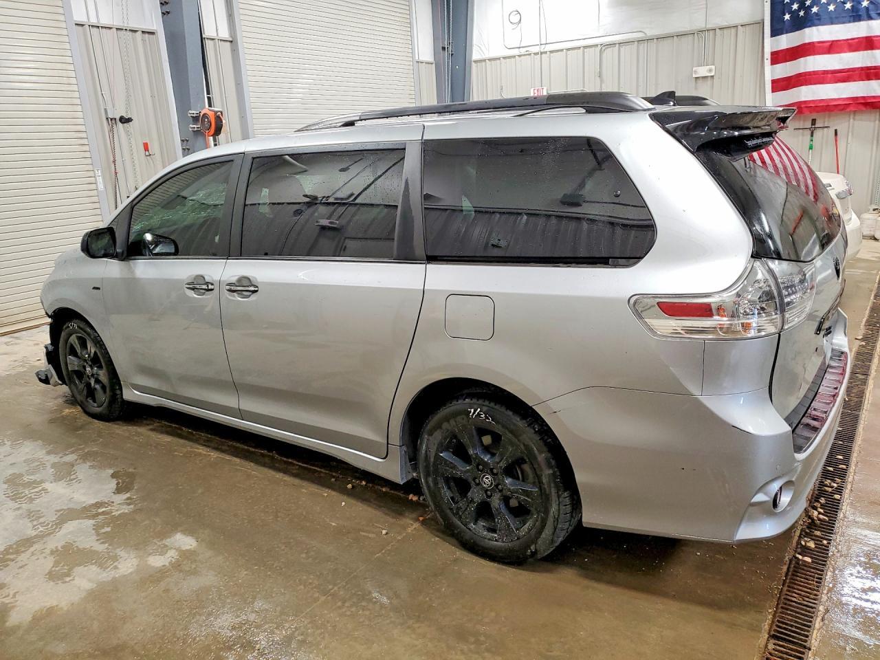 2020 Toyota Sienna Se 7-Passenger - Фото 2