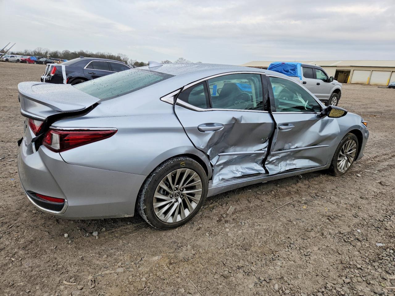 2022 Lexus Es 300H Ultra Luxury - Фото 3