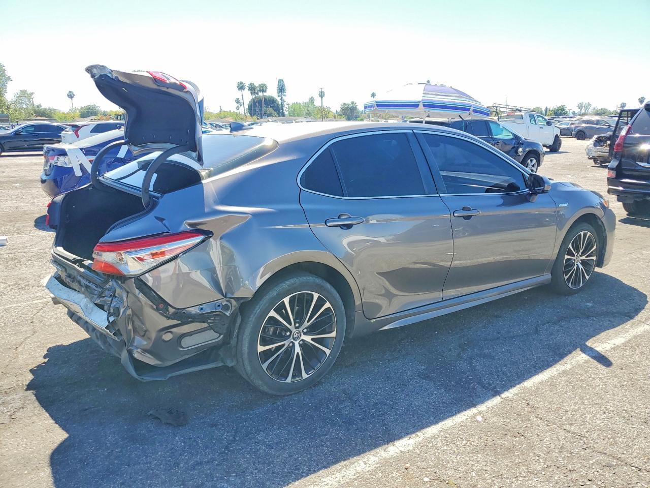2019 Toyota Camry Hybrid Se - Фото 3