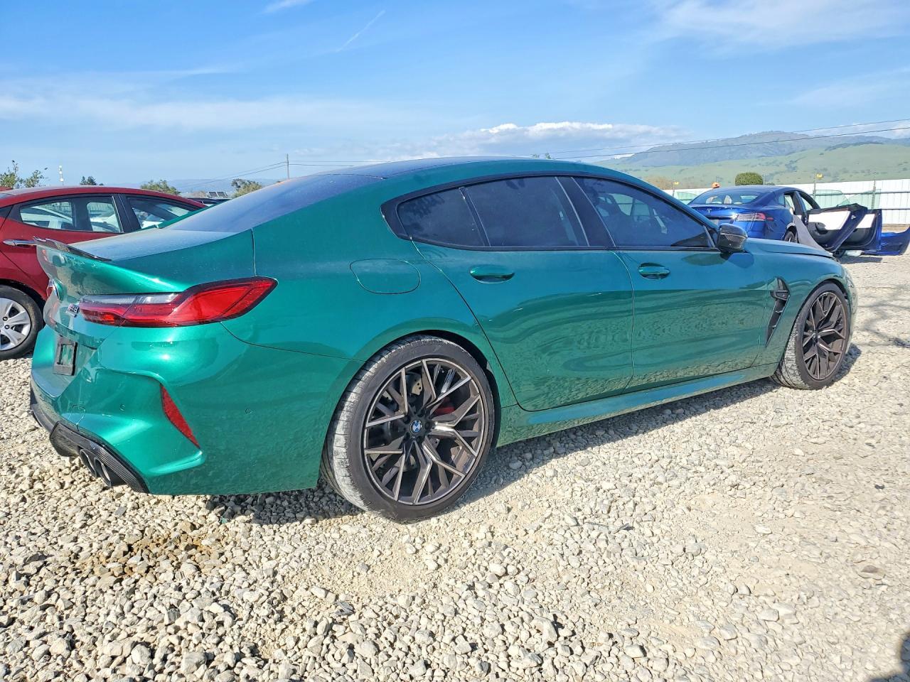 2025 BMW M8 - Фото 3