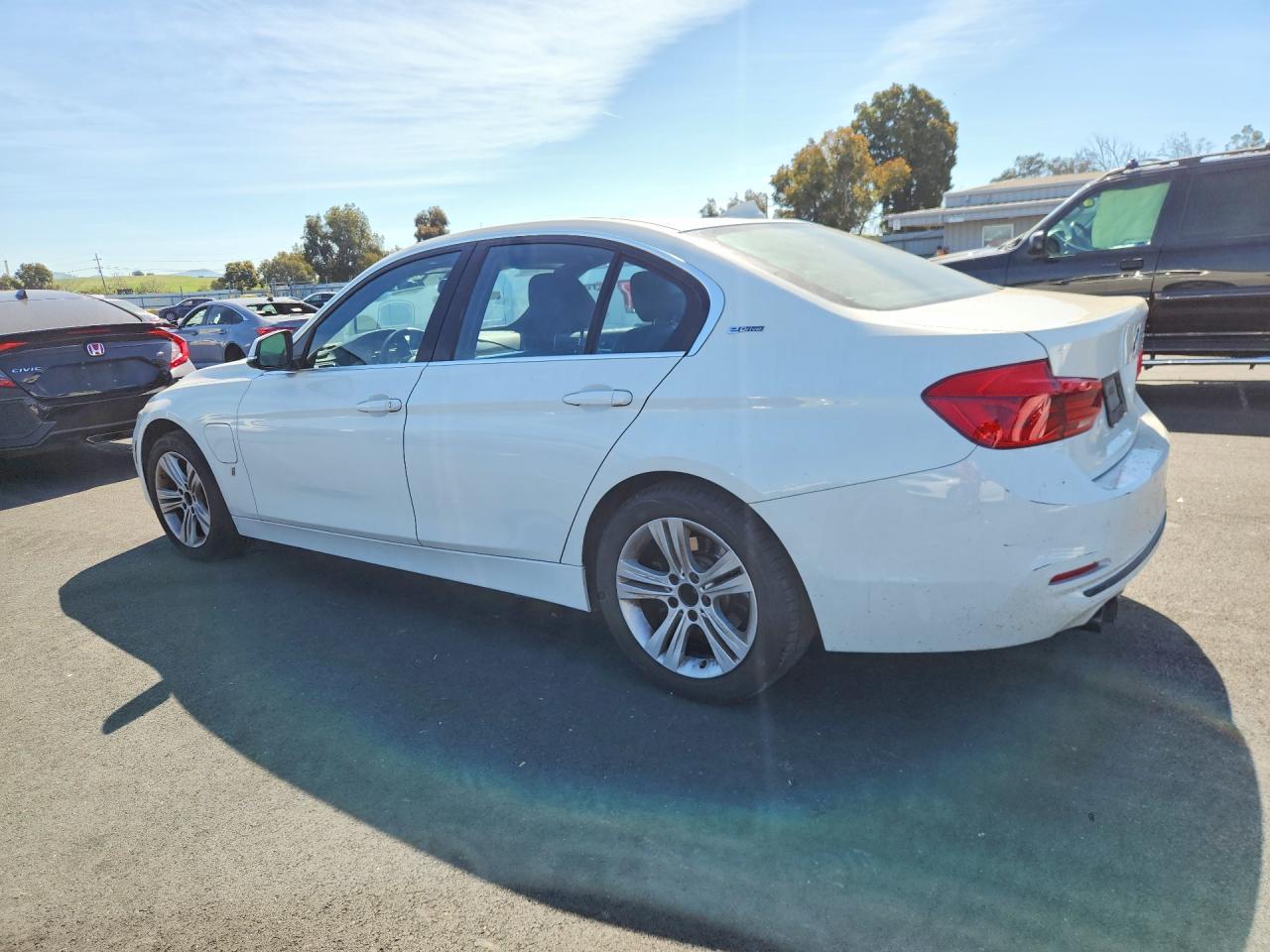 2018 BMW 330E - Фото 2
