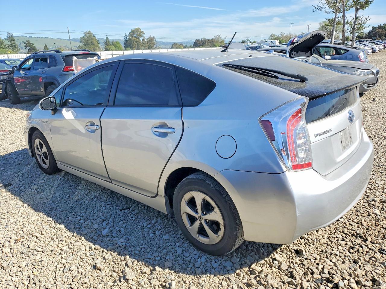 2015 Toyota Prius Two - Фото 2