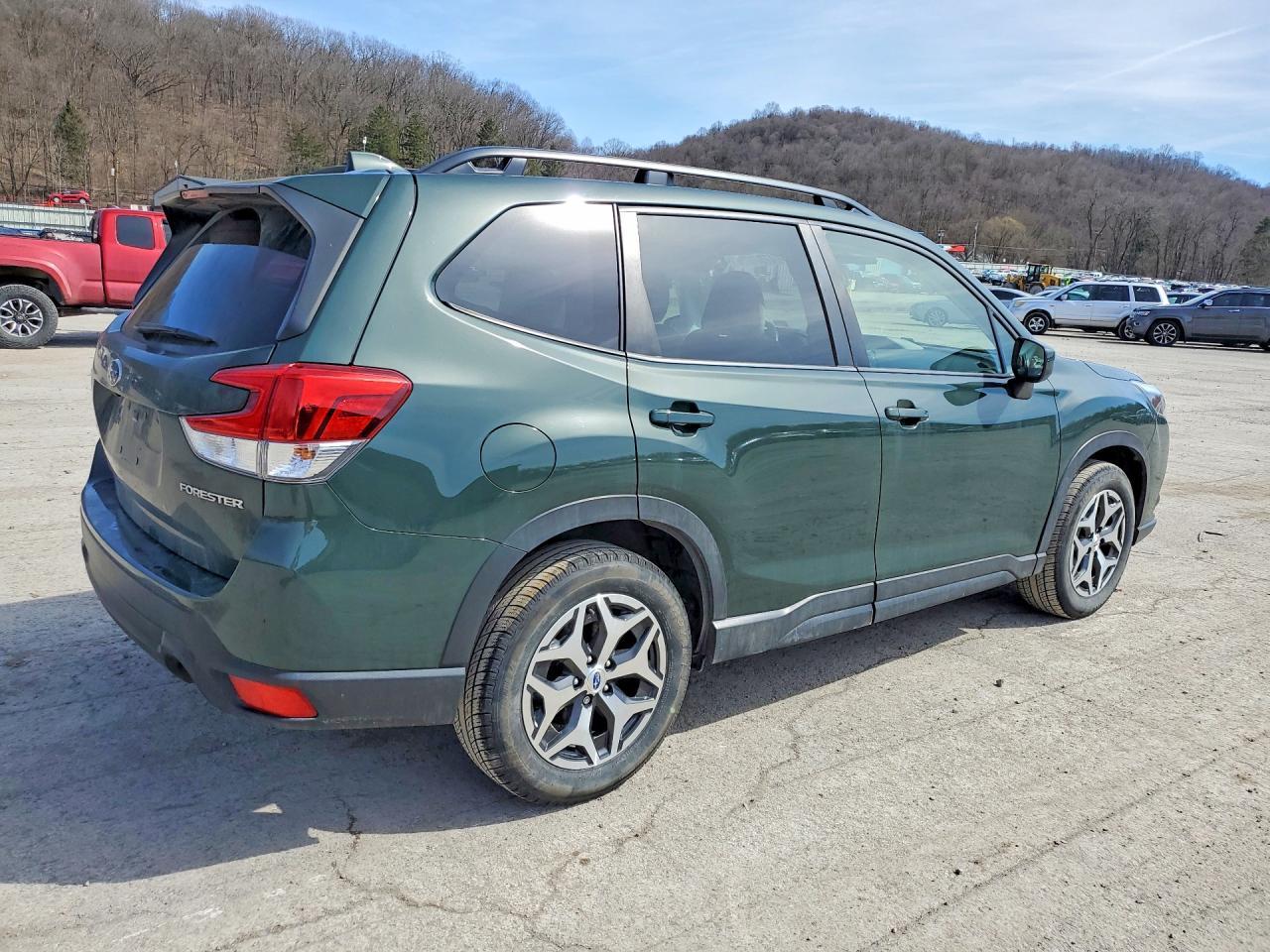 2022 Subaru Forester Premium - Фото 3