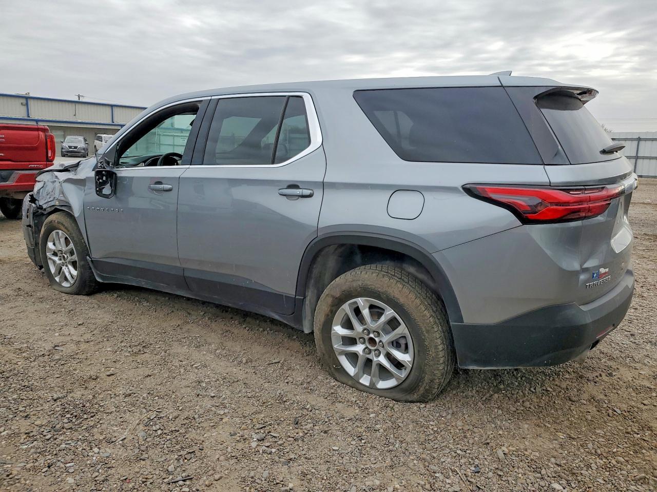 2023 Chevrolet Traverse Ls - Фото 2