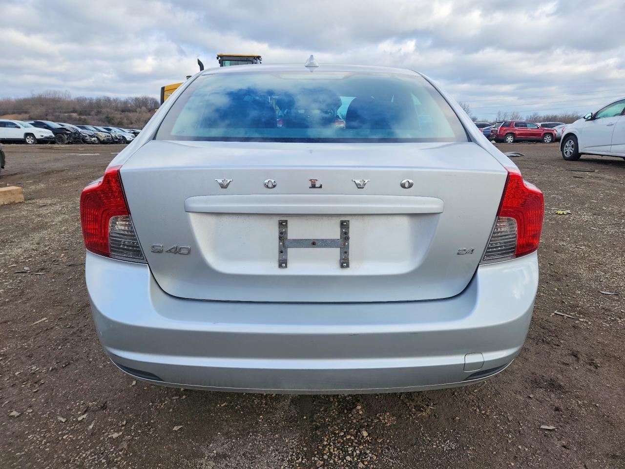 2010 Volvo S40 2.4I - Фото 6