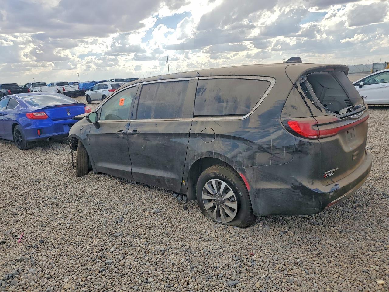 2022 Chrysler Pacifica Hybrid Touring L - Image 2