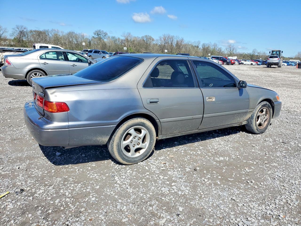 2000 Toyota Camry Le - Фото 3