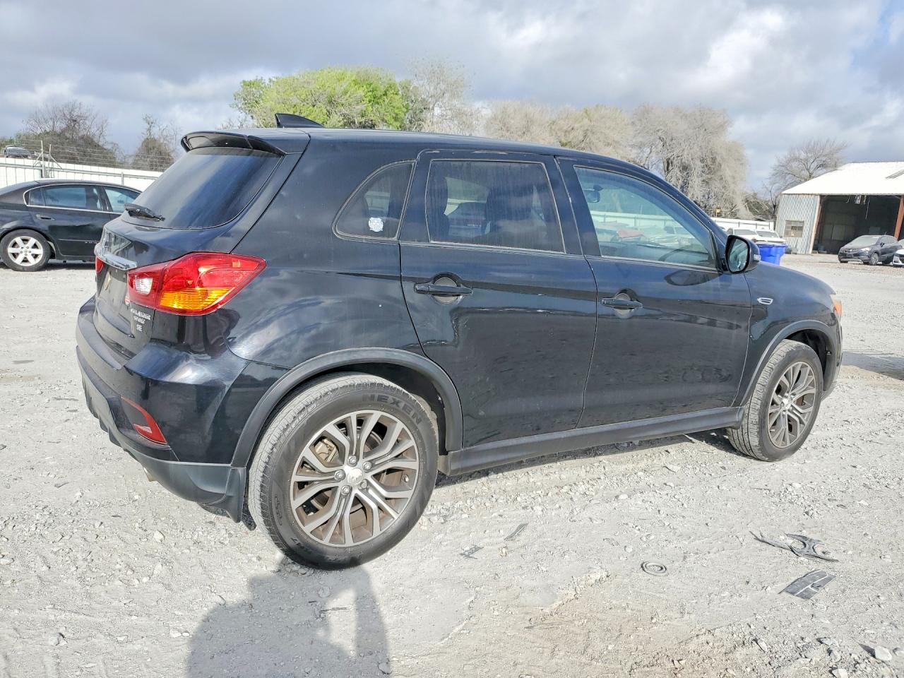 2019 Mitsubishi Outlander Sport Se - Фото 3