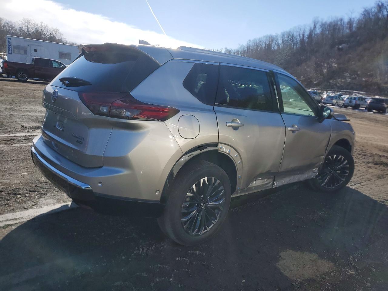 2026 Nissan Rogue Platinum - Image 3