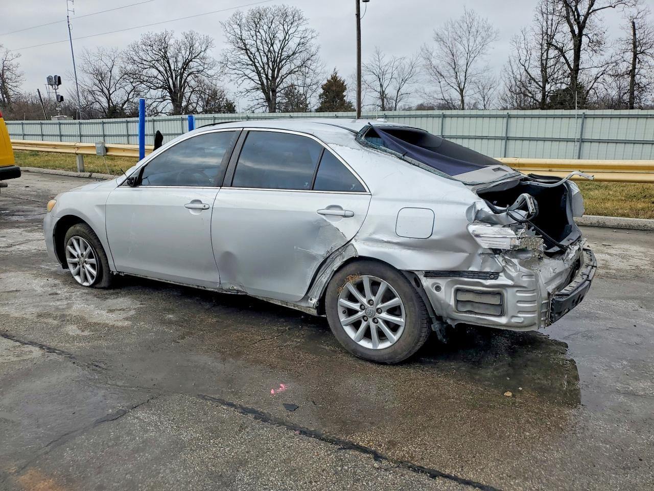 2011 Toyota Camry Xle - Фото 2