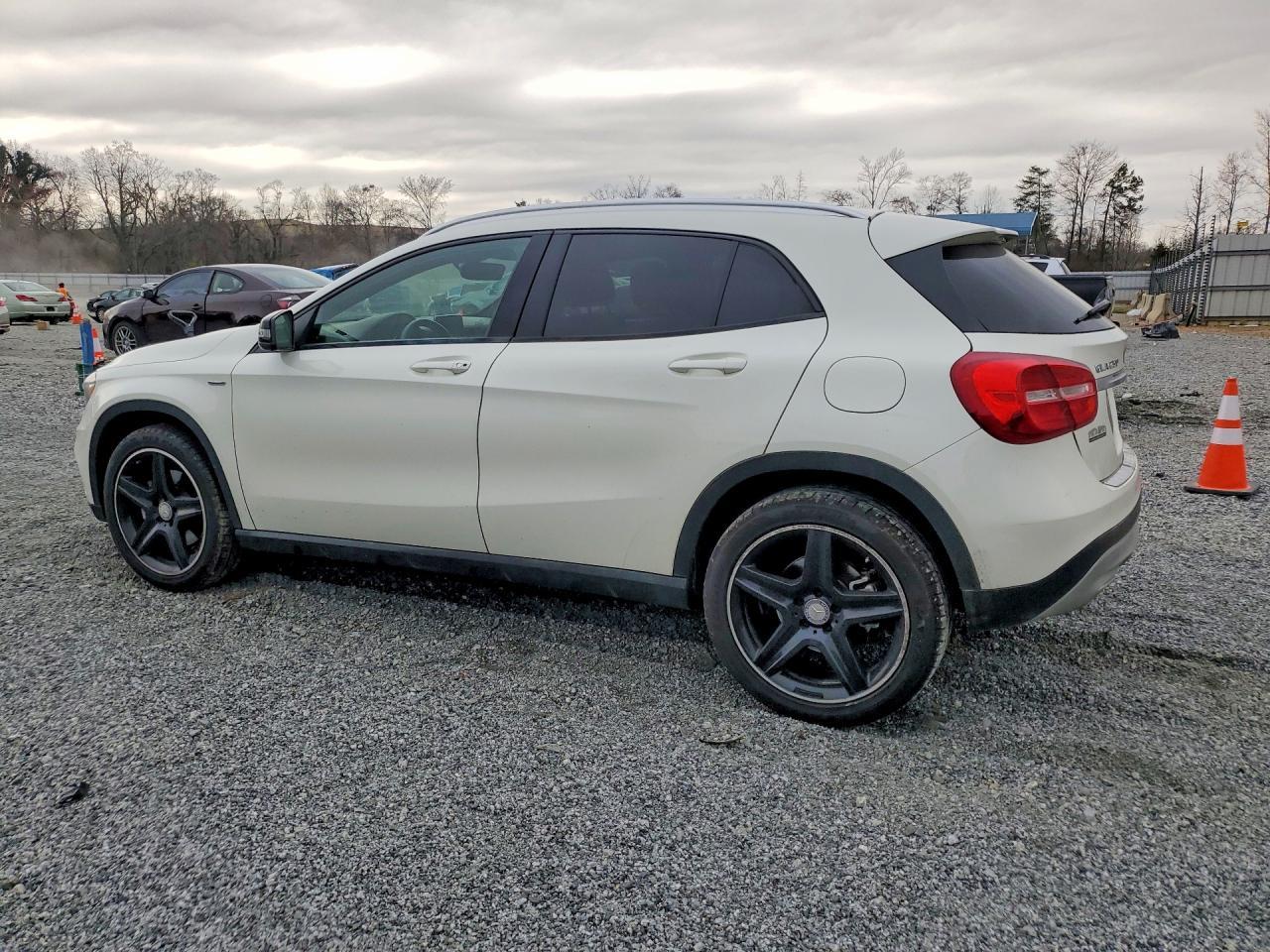 2015 Mercedes-Benz Gla 250 4Matic - Image 2