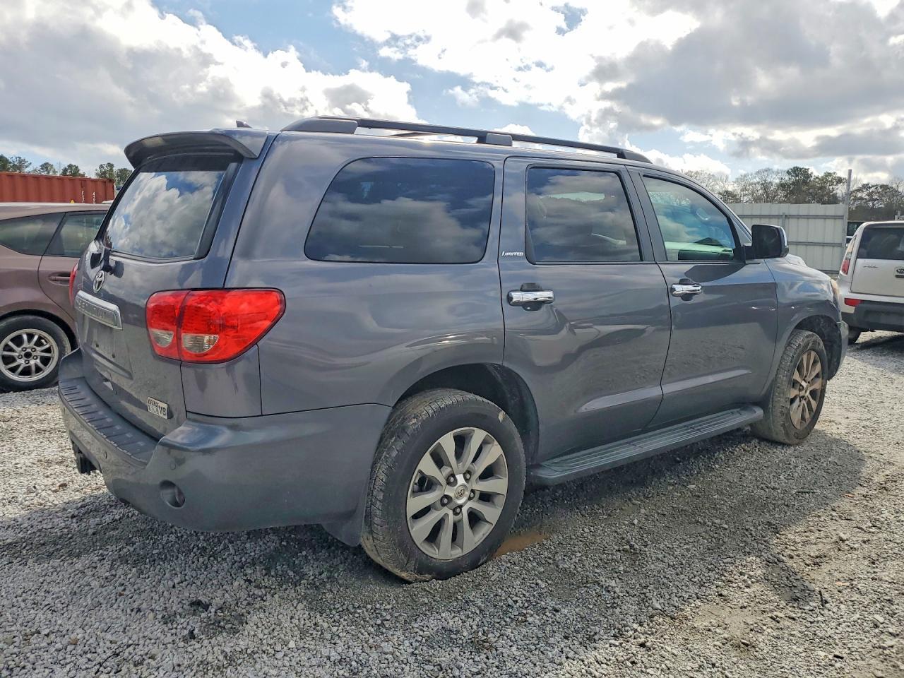 2011 Toyota Sequoia Limited - Фото 3
