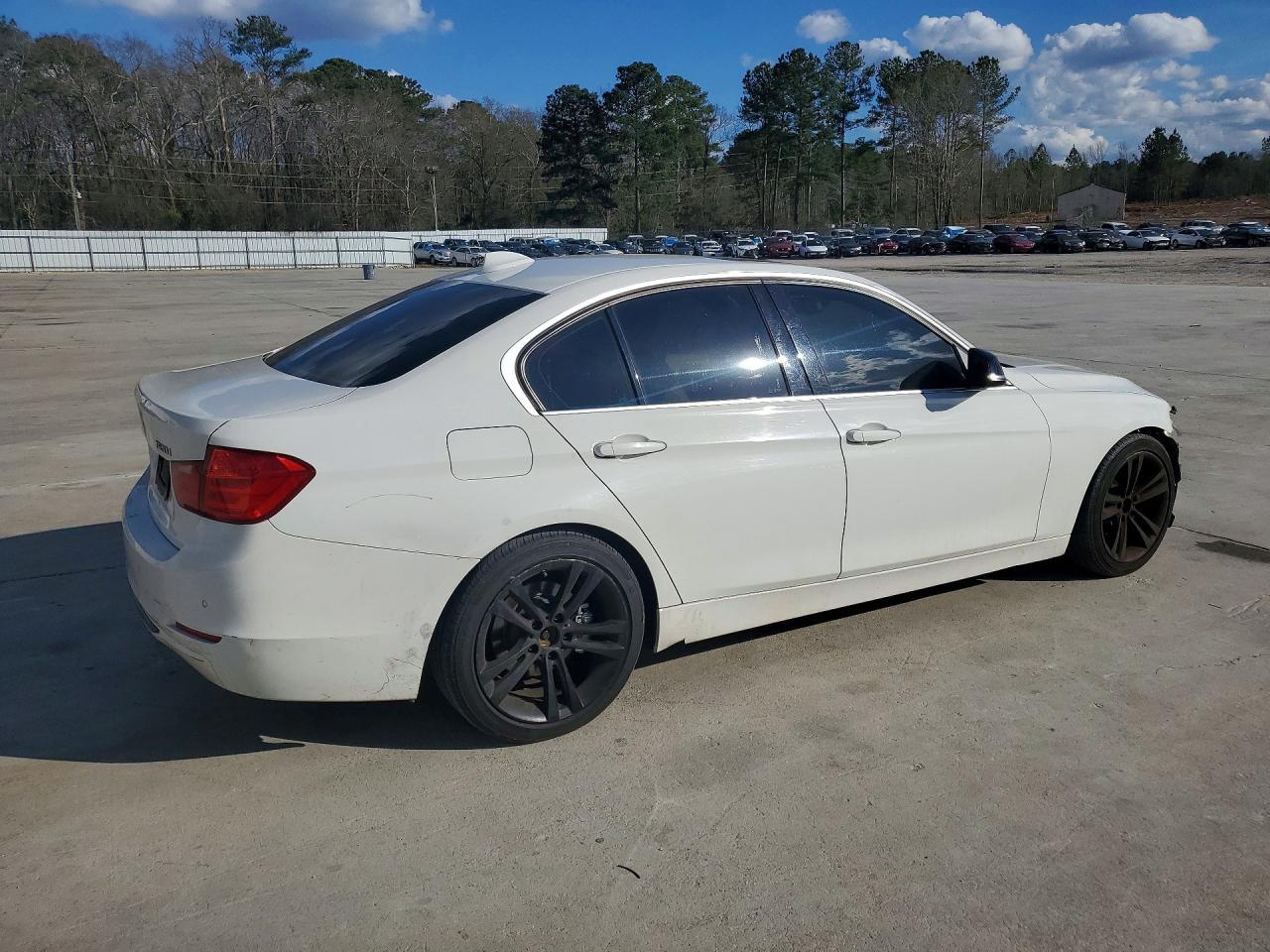 2015 BMW 3 Series - Фото 3