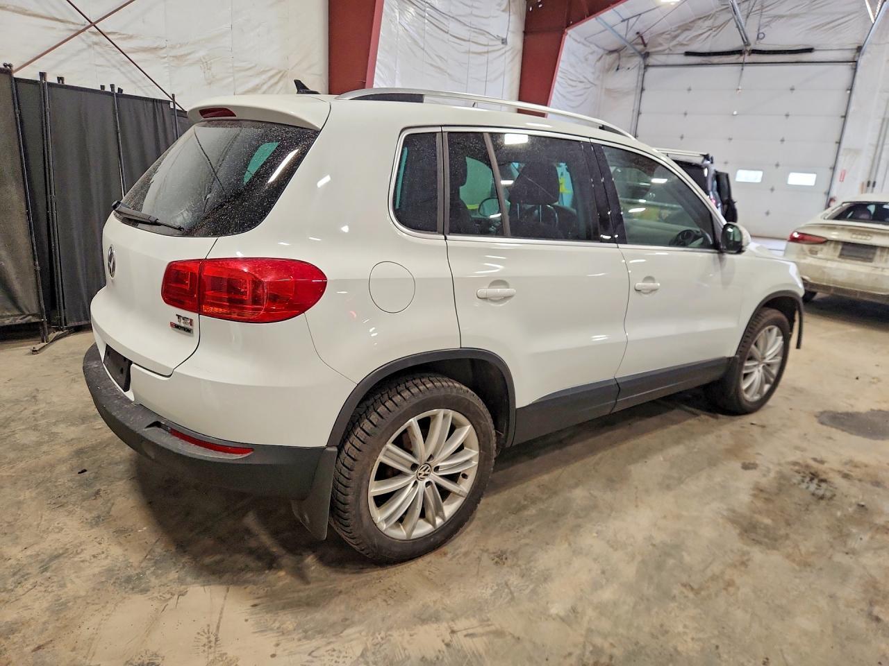 2016 Volkswagen Tiguan S - Фото 3
