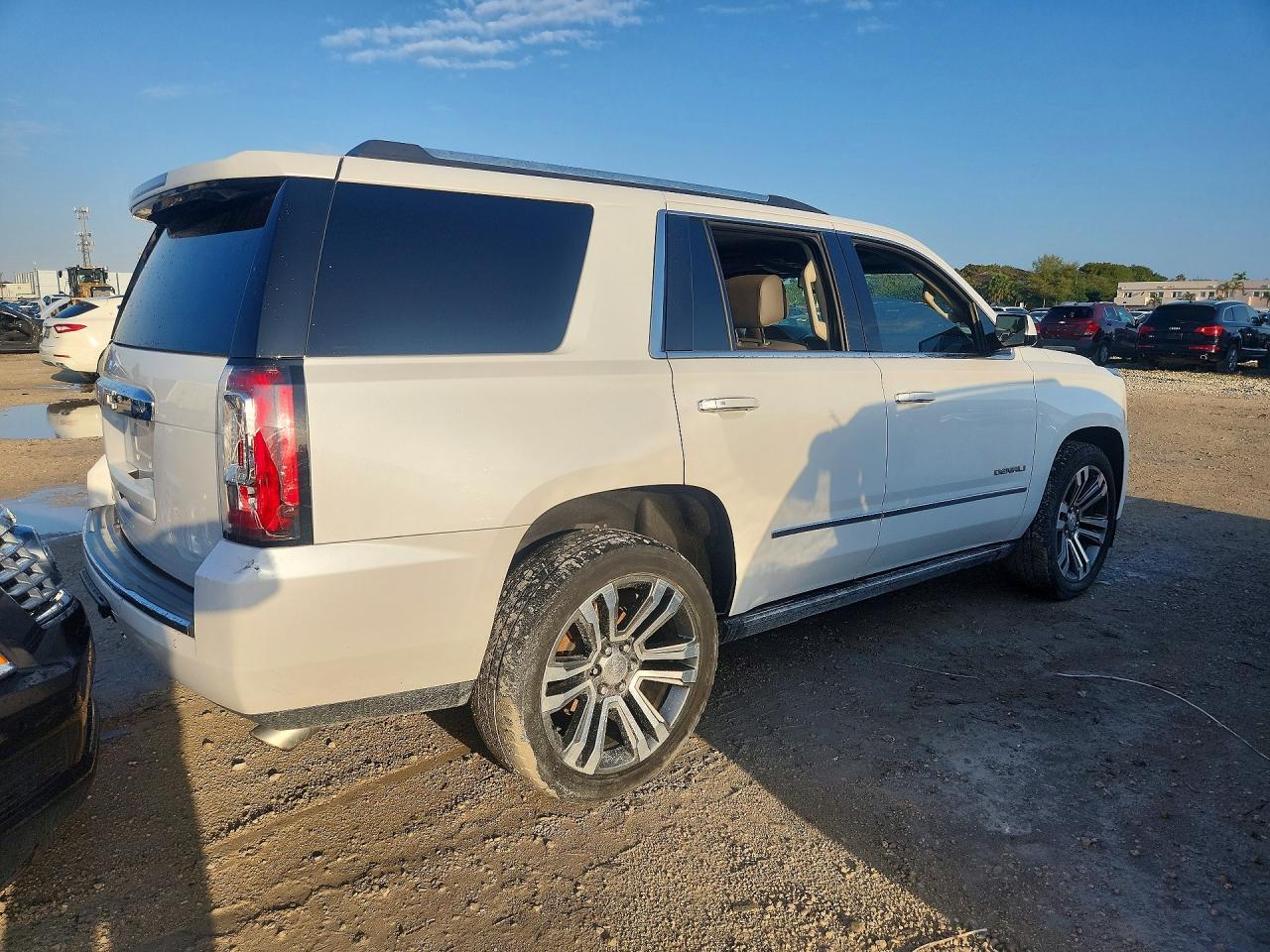 2020 GMC Yukon Denali - Image 3