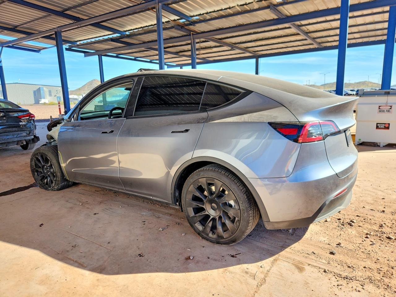 2025 Tesla Model Y - Image 2