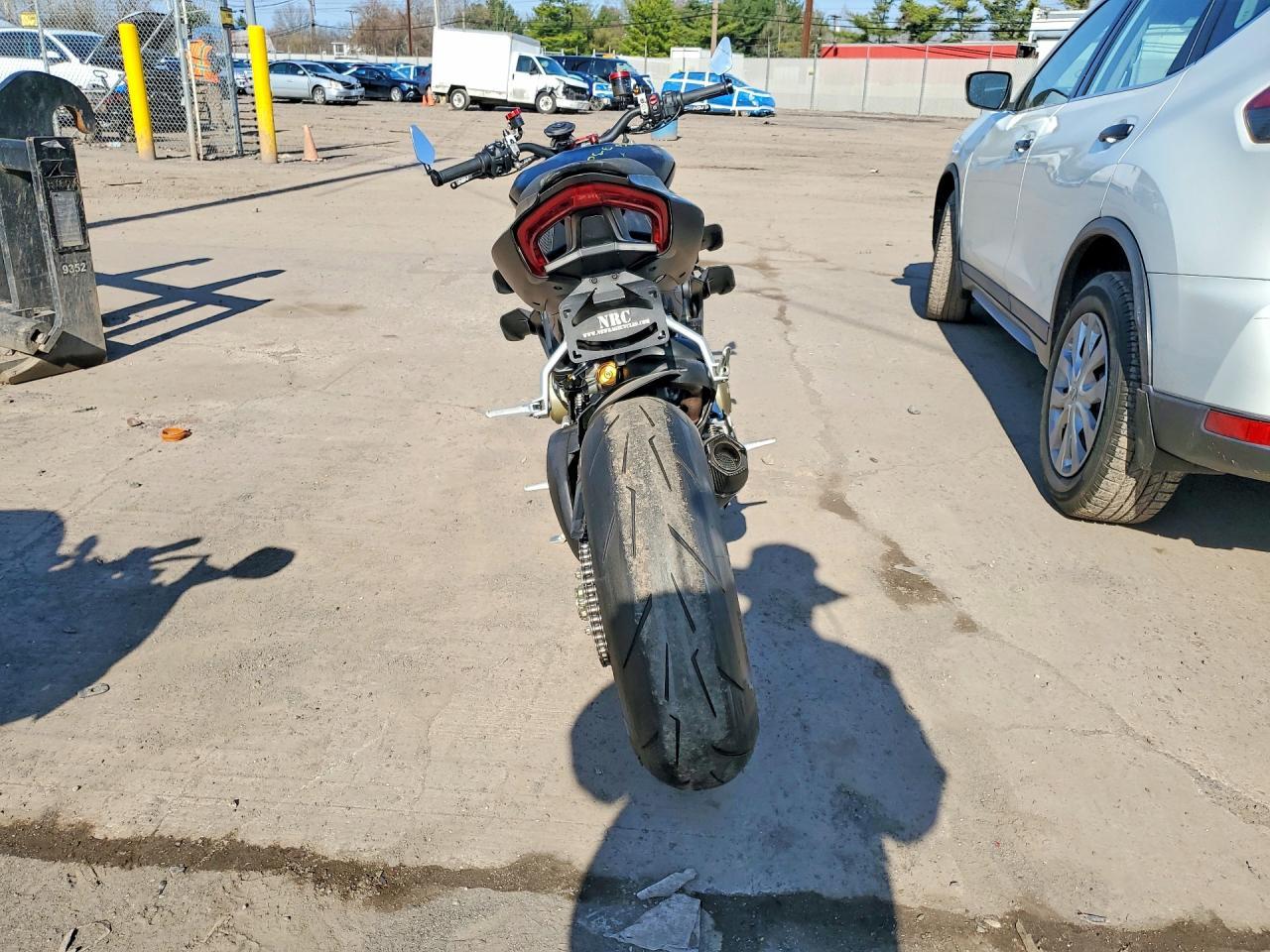 2022 Ducati Streetfighter V4 - Image 4