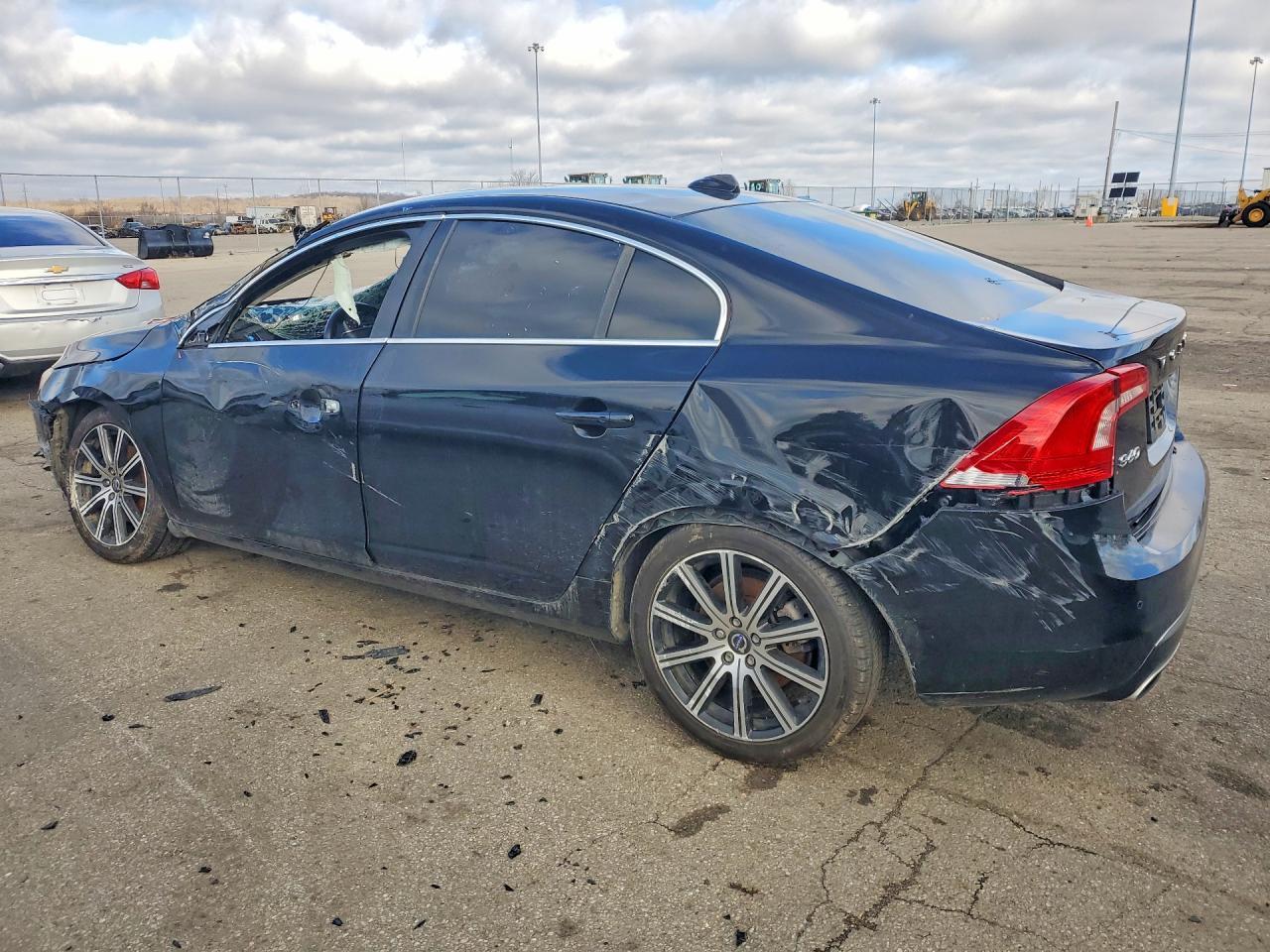 2017 Volvo S60 Platinum - Фото 2