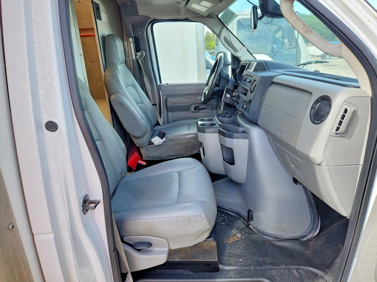 2024 Ford Econoline E350 Super Duty Cutaway Van - Фото 5