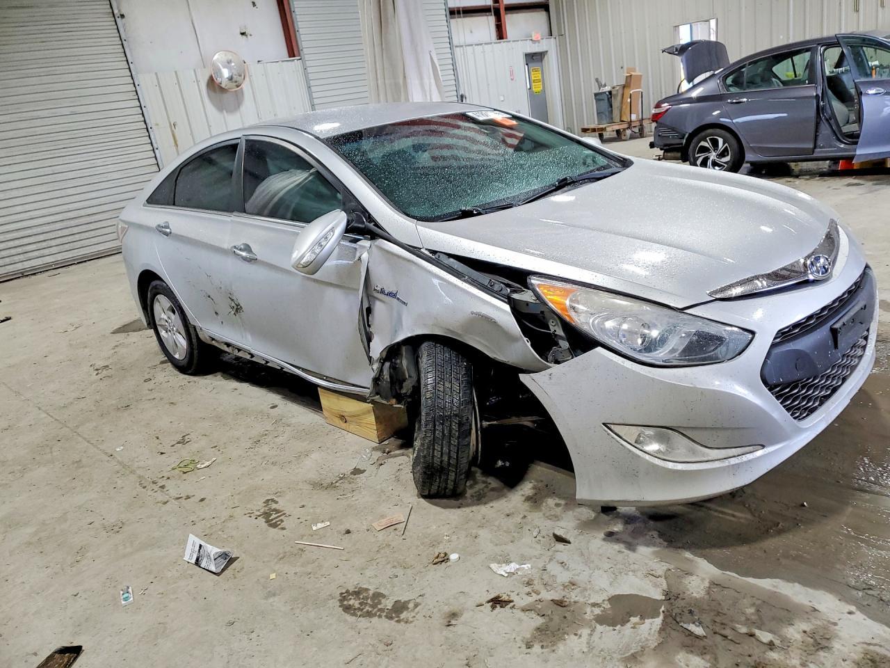 2012 Hyundai Sonata Hybrid Base - Фото 4