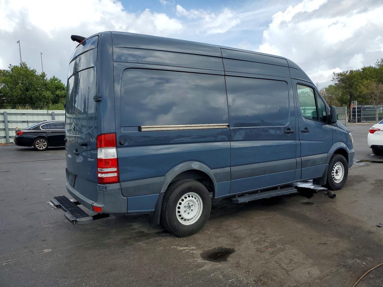 2018 Mercedes Benz Sprinter 2500 Delivery Van - Фото 3