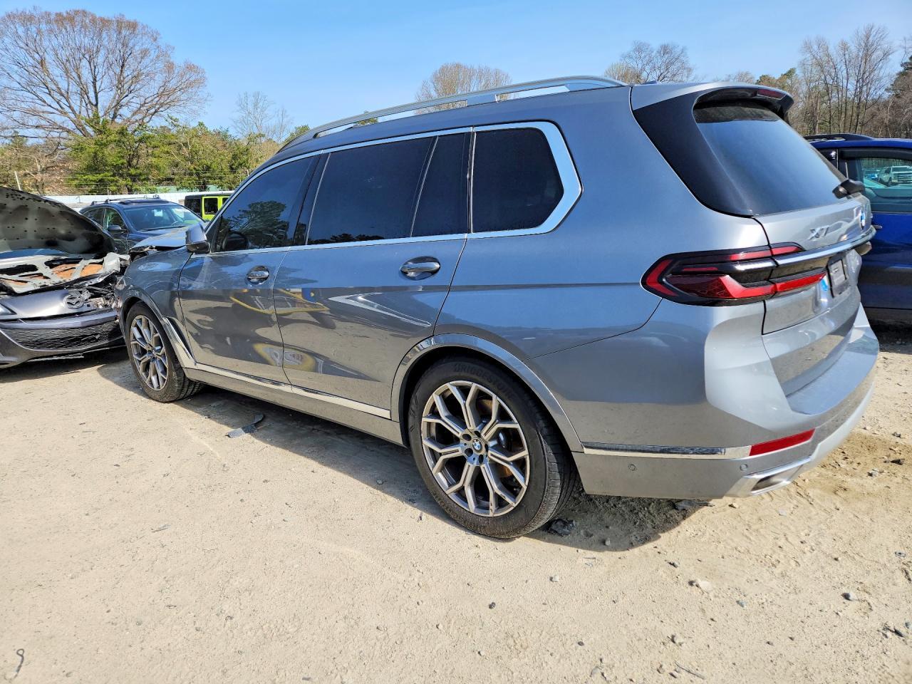 2025 BMW X7 xDrive40I - Фото 2