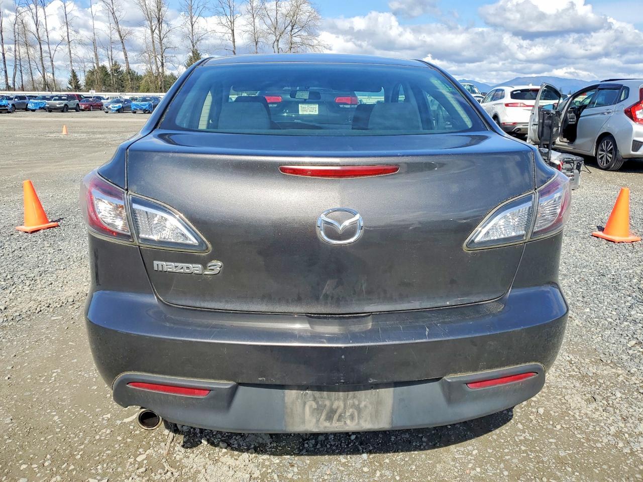 2011 Mazda 3 I - Image 6