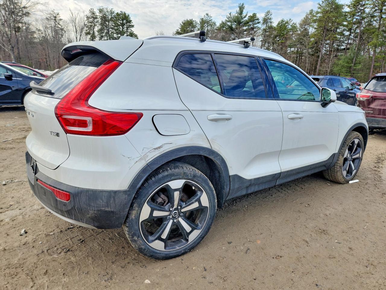 2020 Volvo Xc40 T5 Momentum - Фото 3