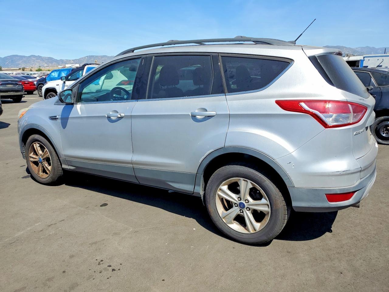 2013 Ford Escape Se - Фото 2