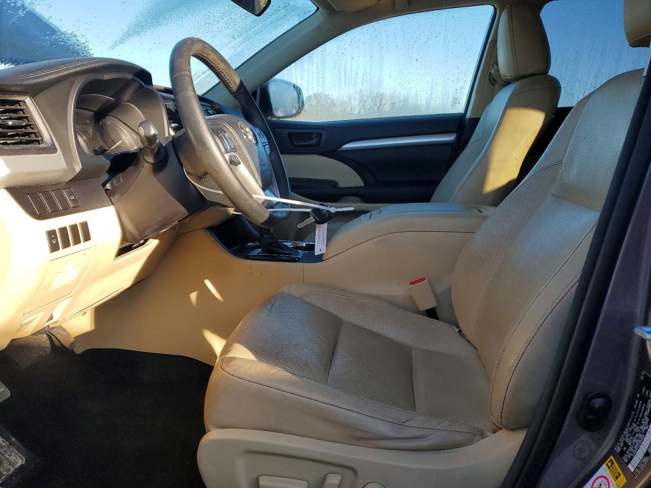 2015 Toyota Highlander Le Plus - Image 7