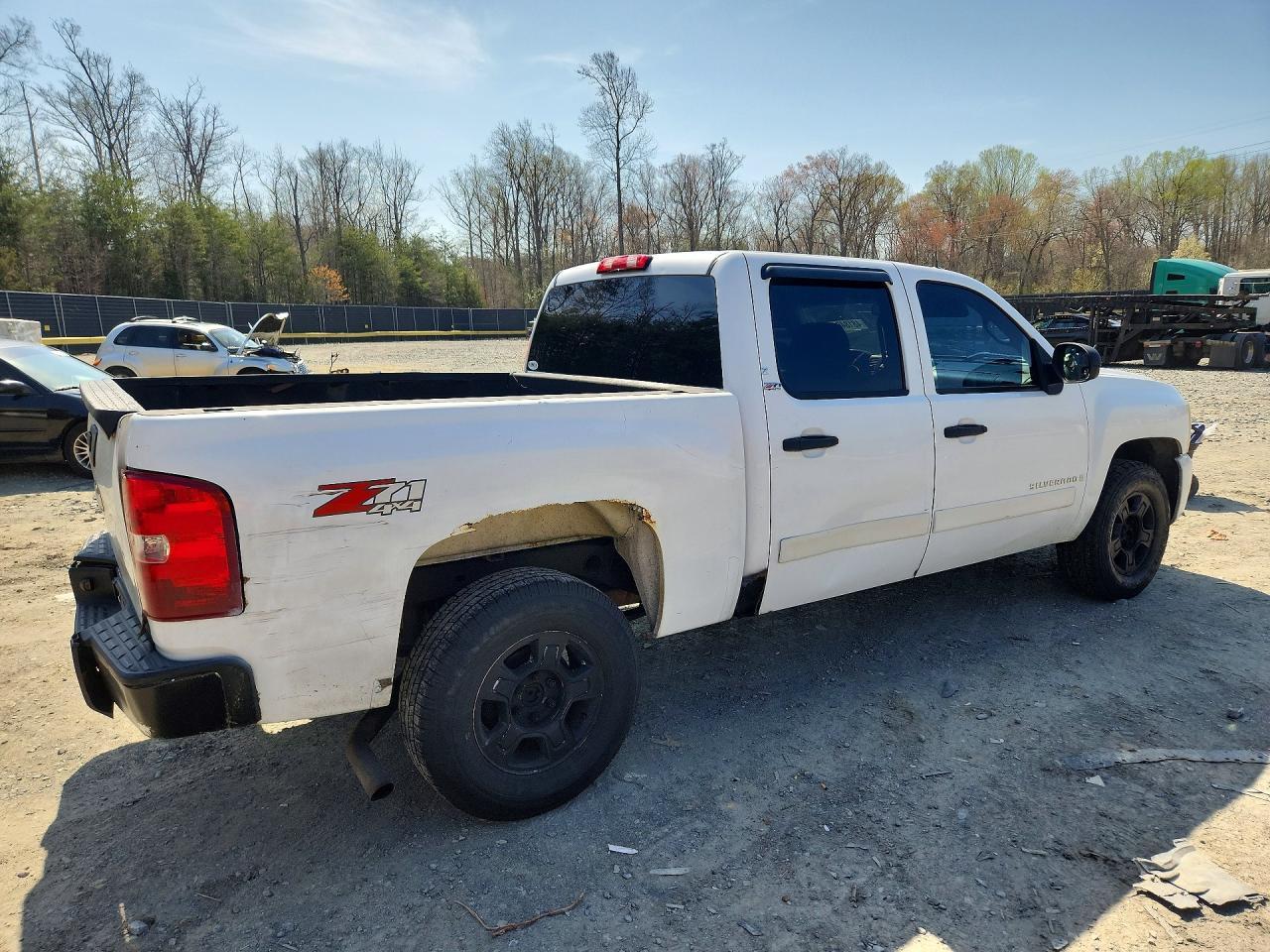 2007 Chevrolet Silverado K1500 Crew Cab - Image 3