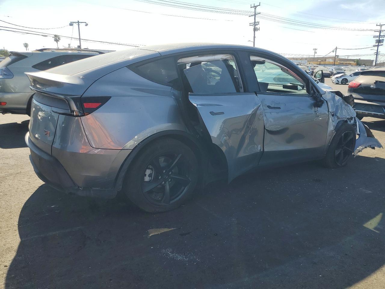 2026 Tesla Model Y - Фото 3