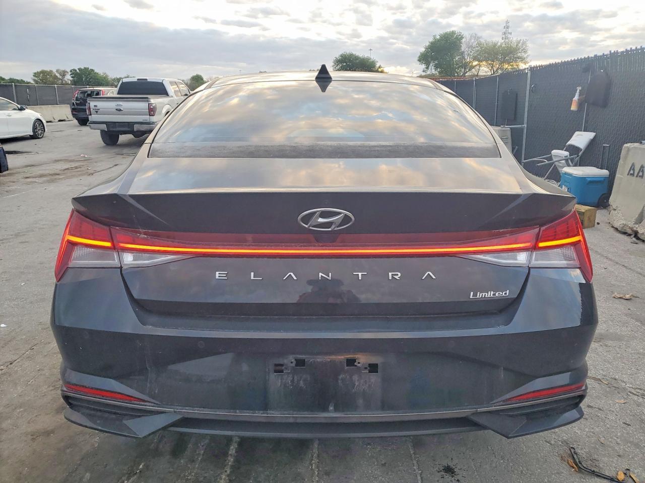 2023 Hyundai Elantra Limited - Фото 6