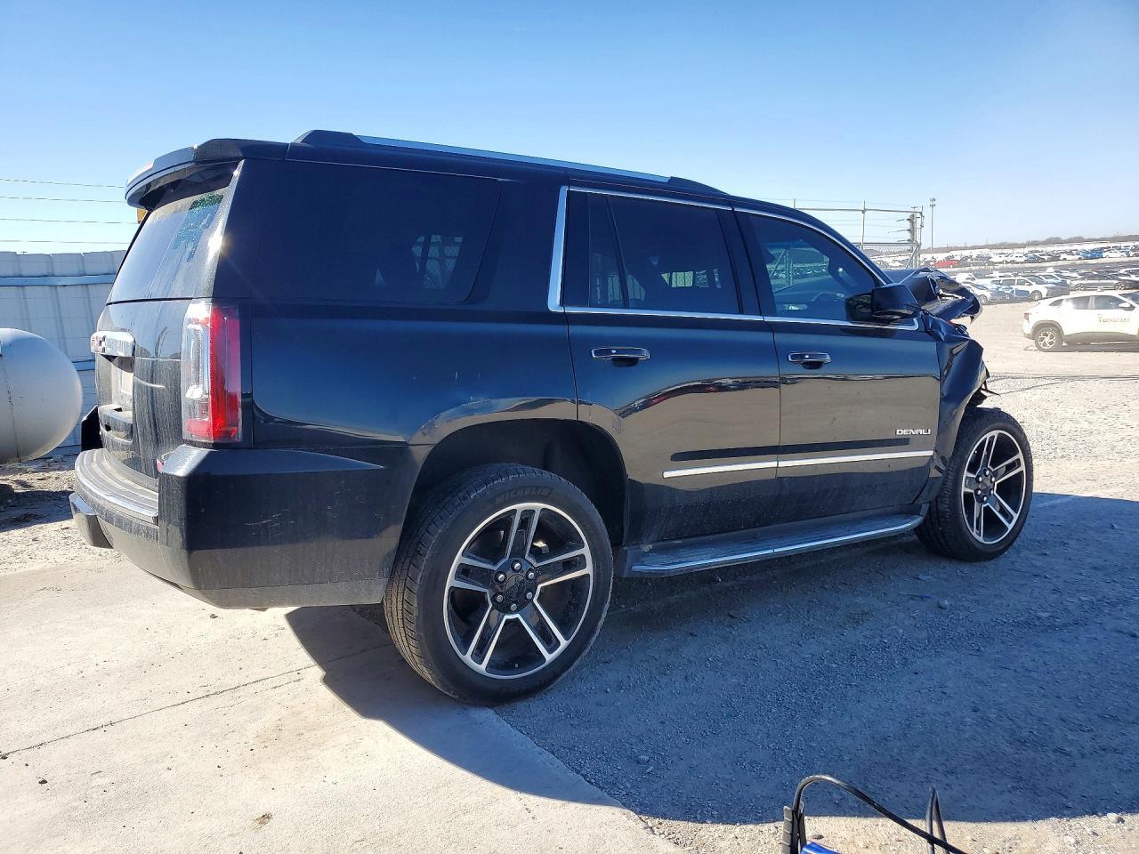 2017 GMC Yukon Denali - Фото 3