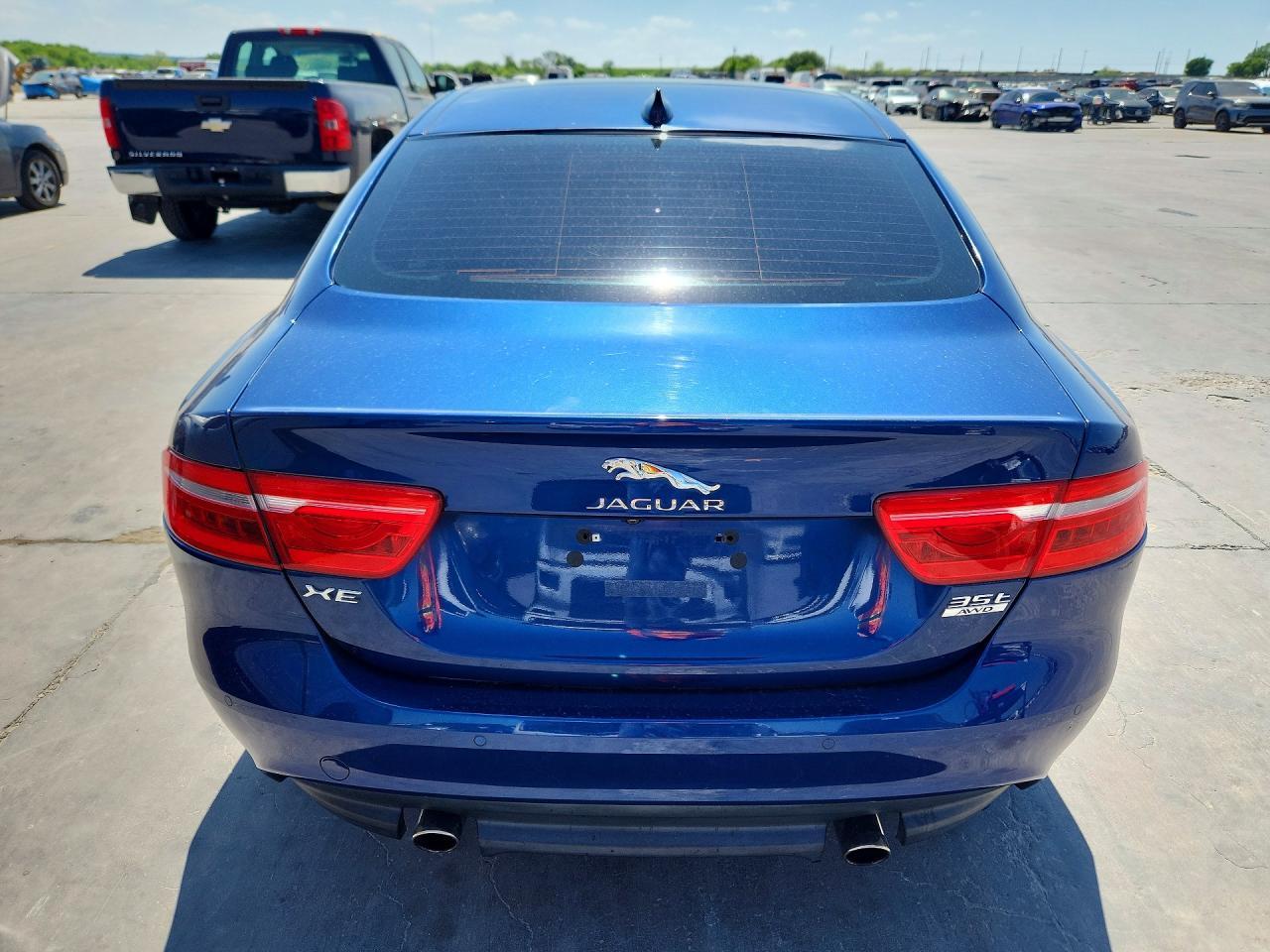2017 Jaguar Xe Premium - Image 6