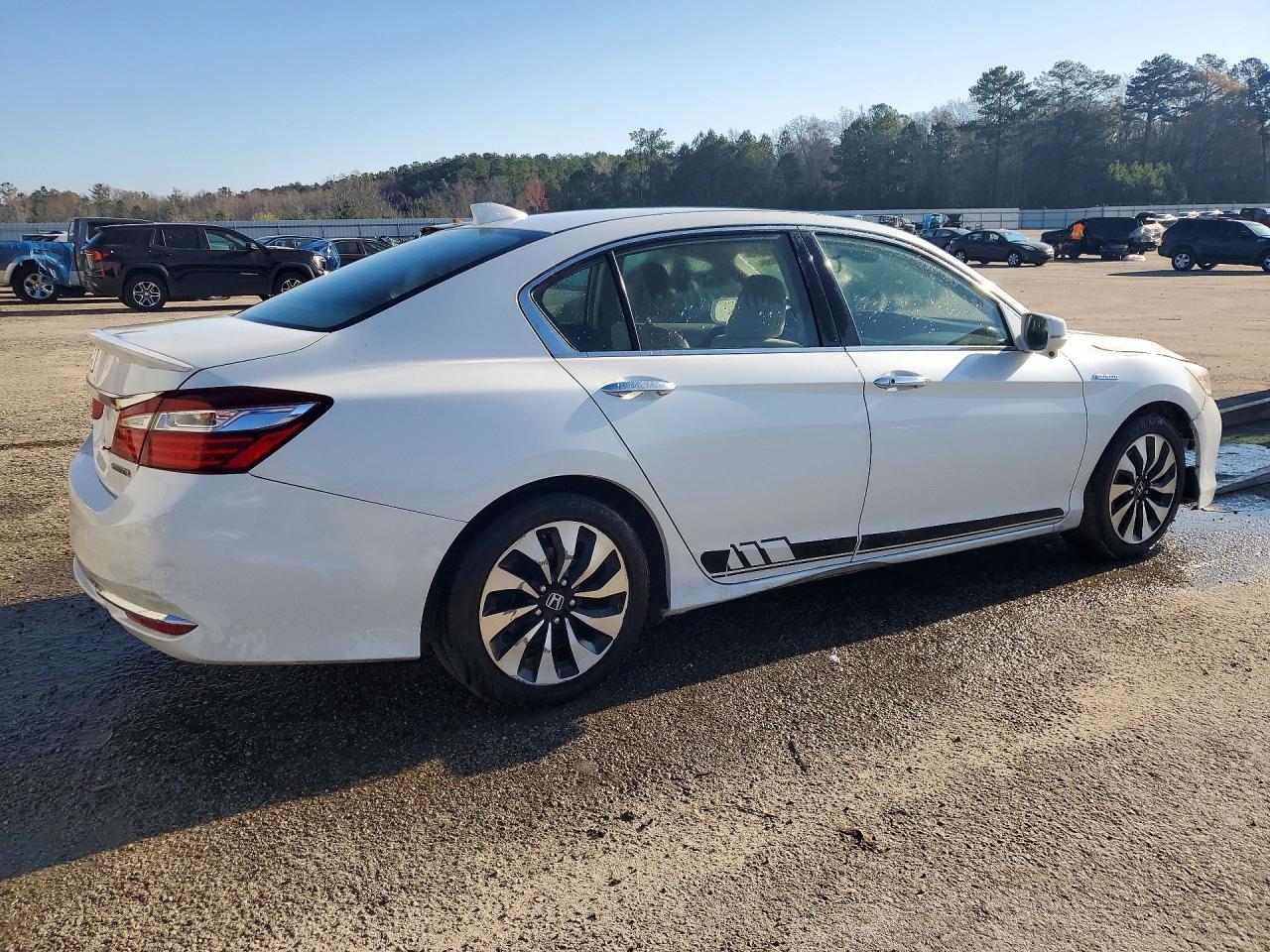 2017 Honda Accord Hybrid - Фото 3