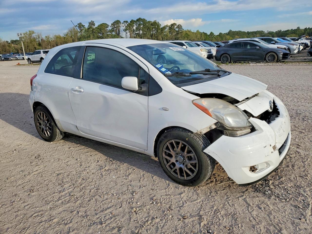 2010 Toyota Yaris Base - Image 4