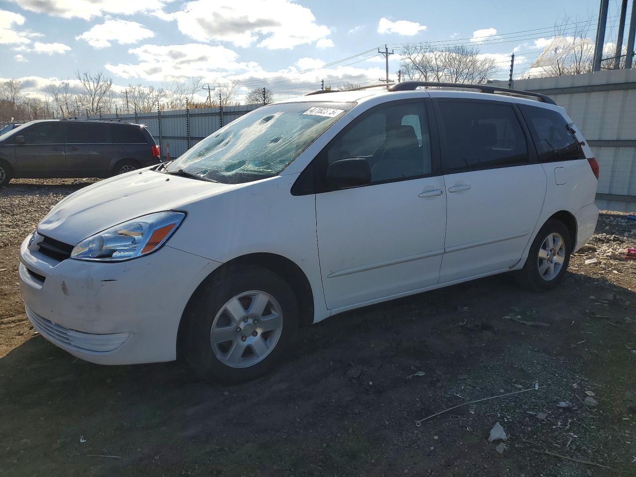 2004 Toyota Sienna Le 8 Passenger